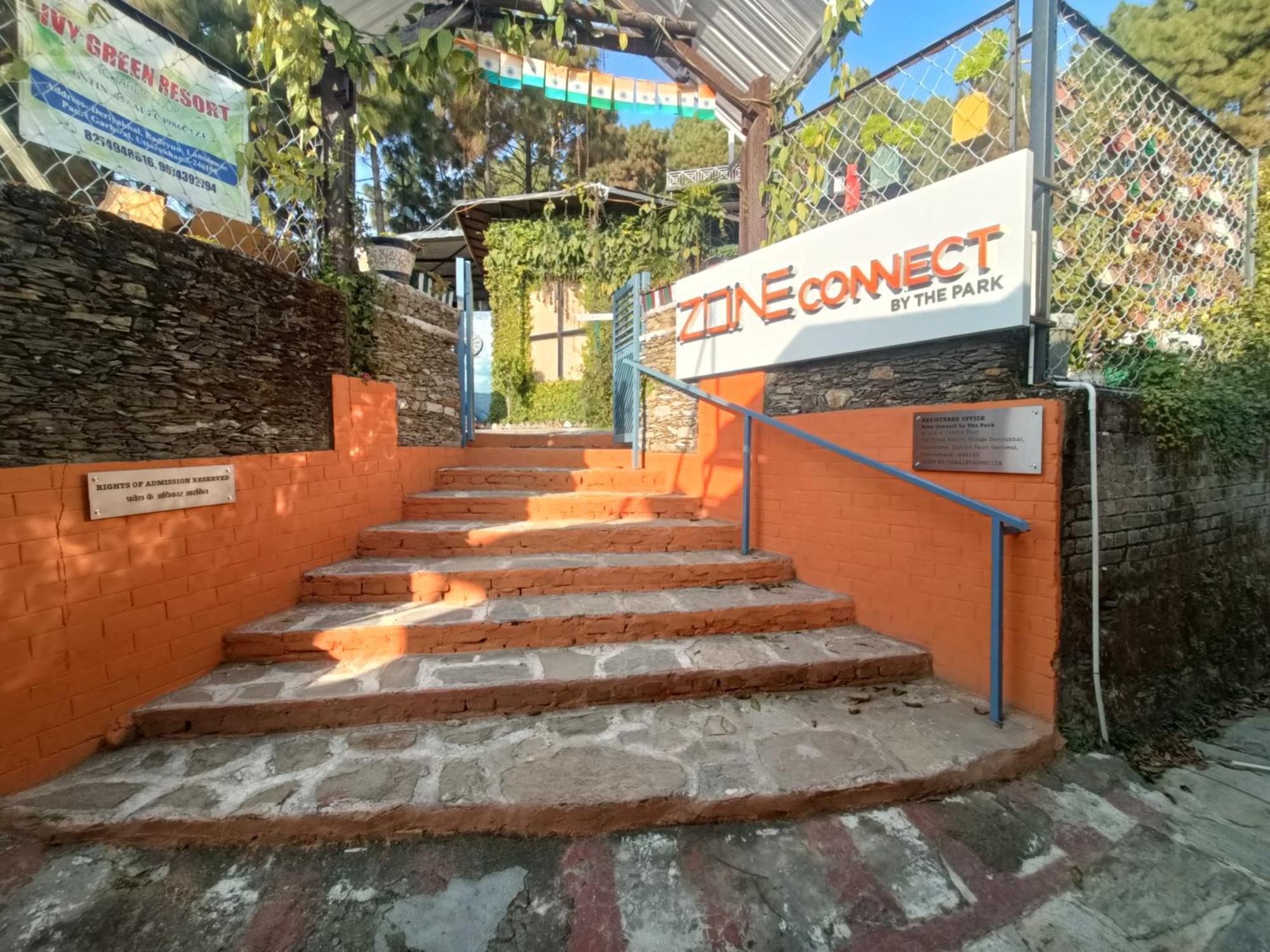 Отель Zone Connect By The Park, Лансдаун Экстерьер фото
