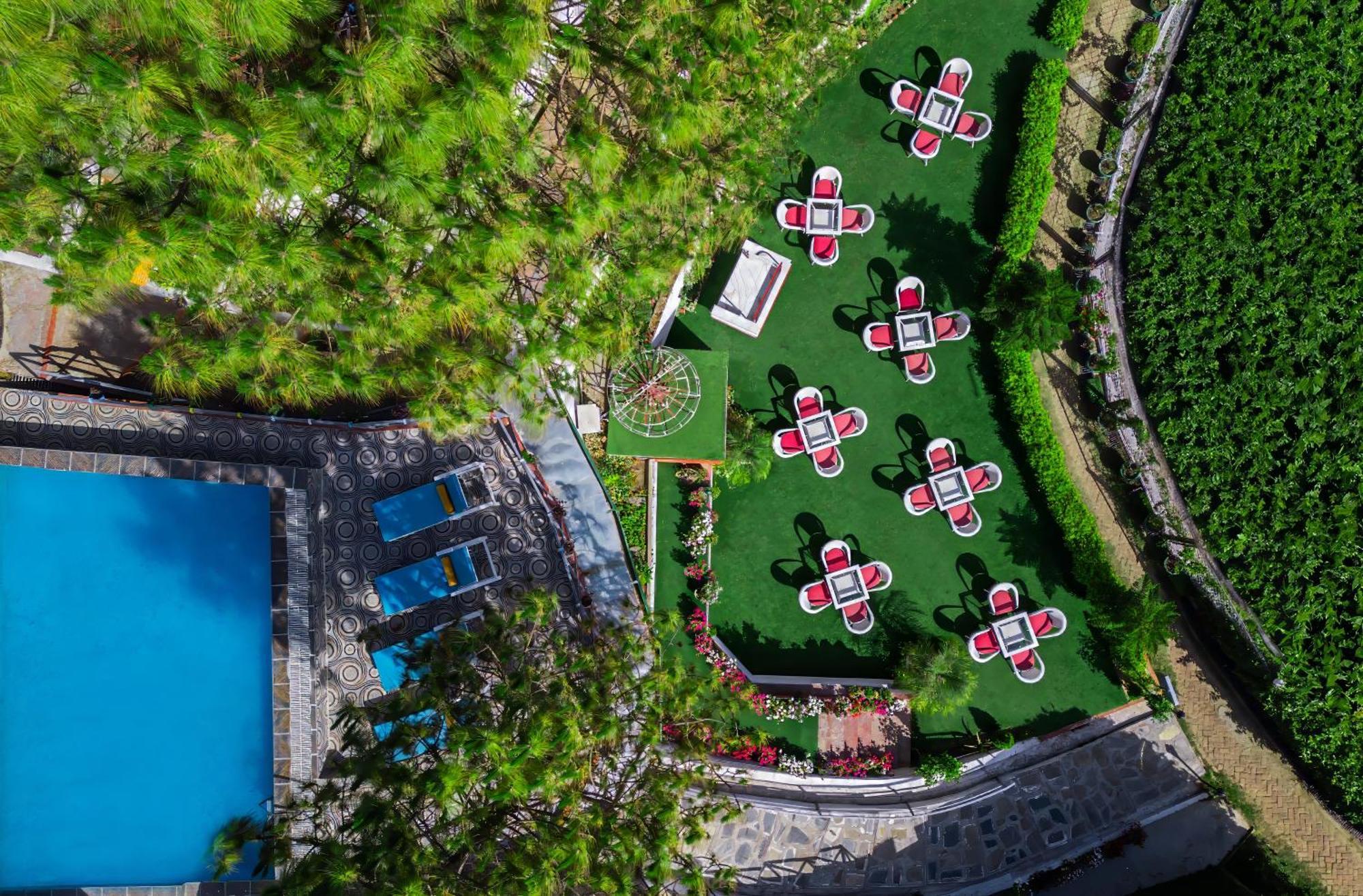 Отель Zone Connect By The Park, Лансдаун Экстерьер фото